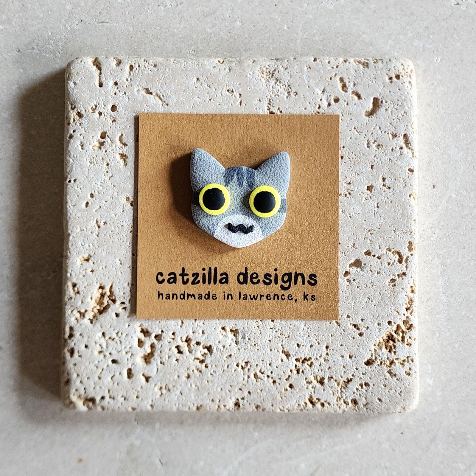 gray tabby cat magnet