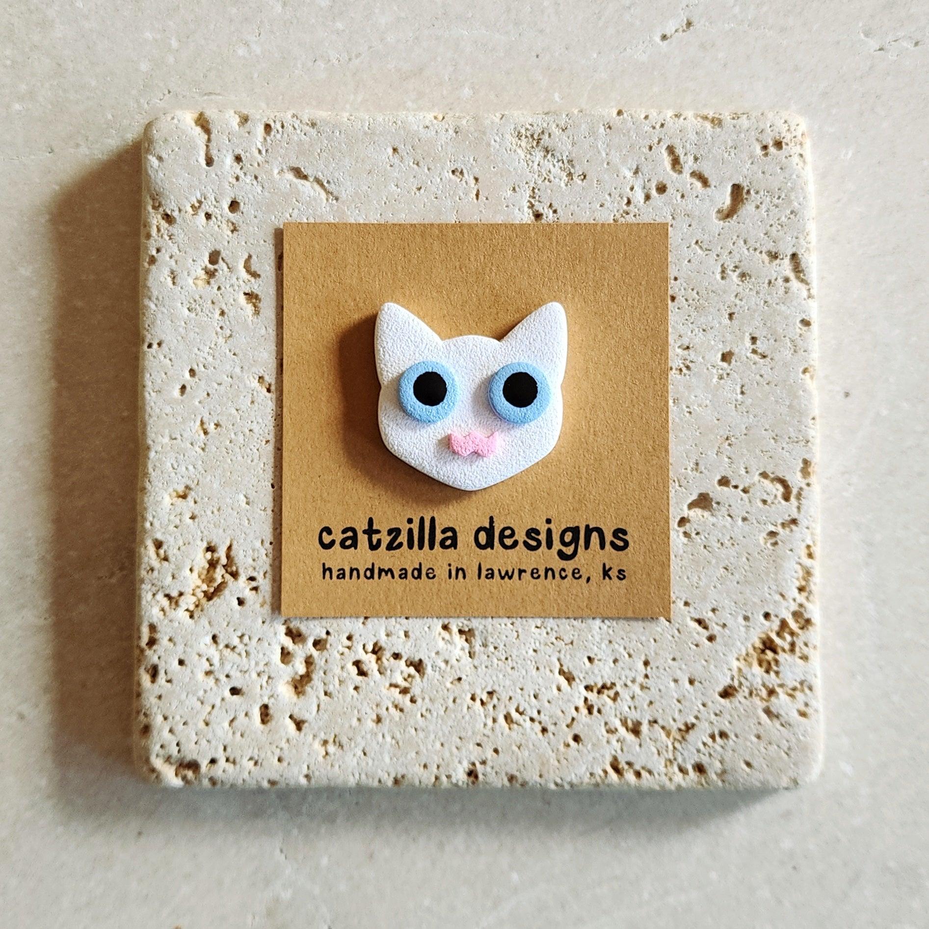 white cat magnet: blue