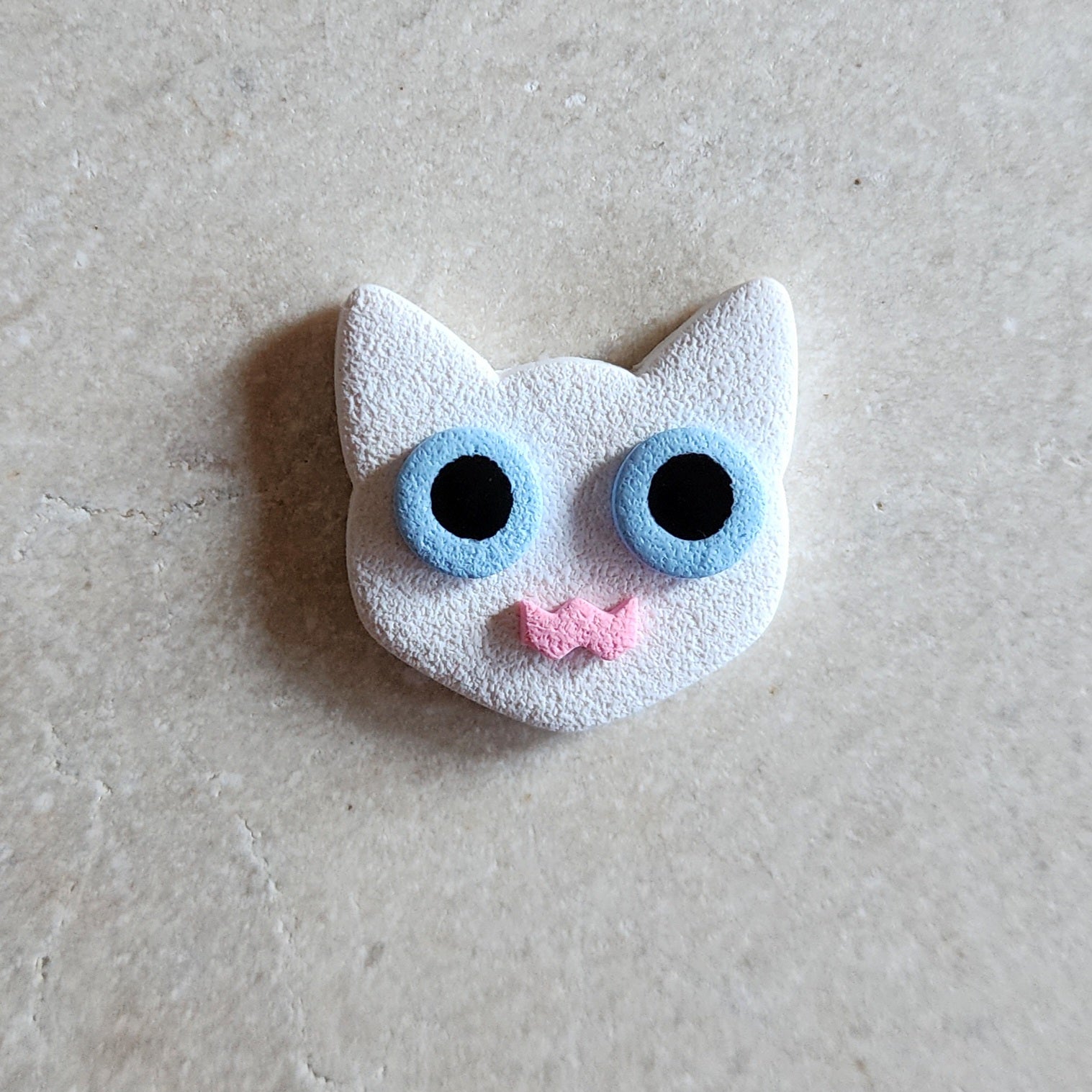 white cat magnet: blue Magnets & Pins
