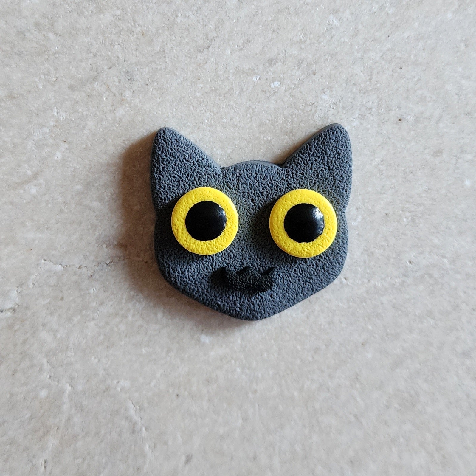 gray cat magnet: yellow Magnets & Pins